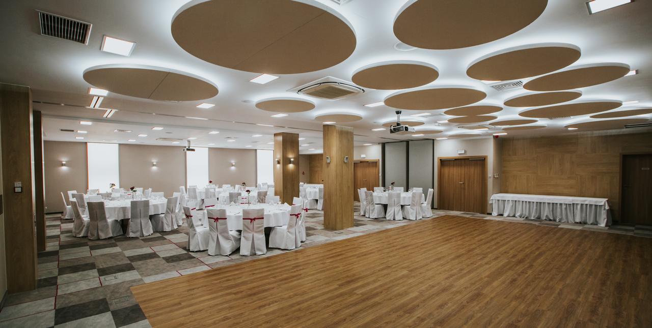 Hotel Radocza Park Business Екстер'єр фото
