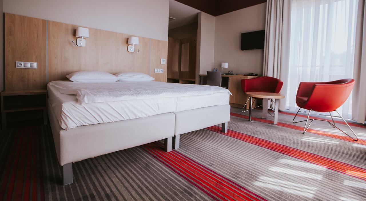 Hotel Radocza Park Business Екстер'єр фото